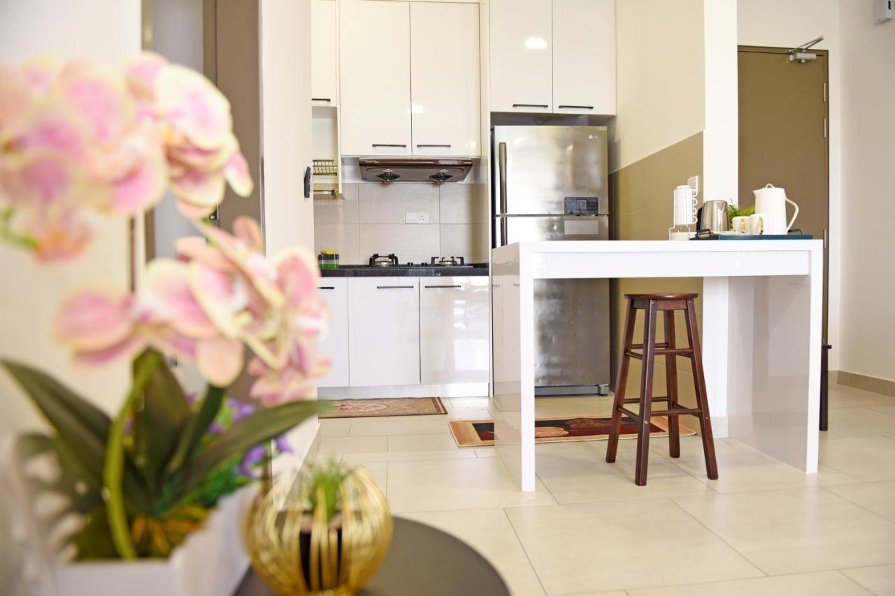 Mines Astetica Lake View Condo Seri Kembangan V1 Exterior foto