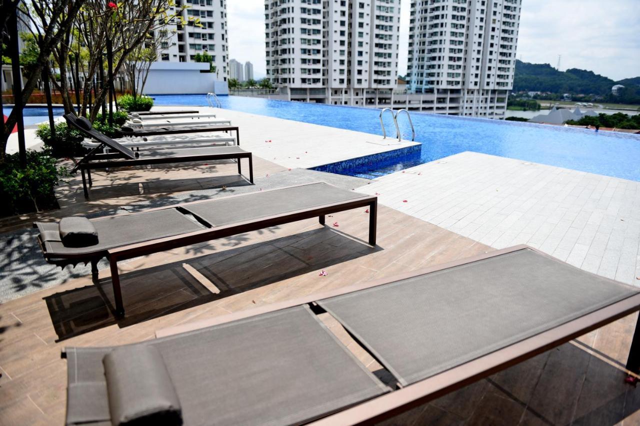 Mines Astetica Lake View Condo Seri Kembangan V1 Exterior foto